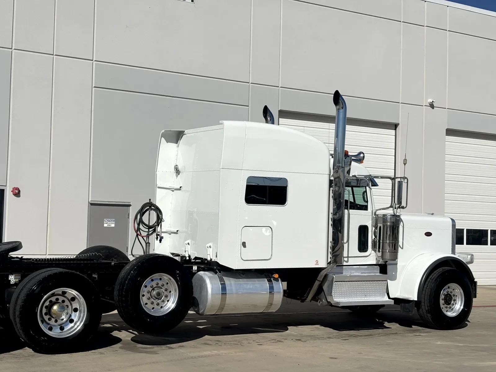 2022 Peterbilt 389 in Hutchins, TX — photo 7