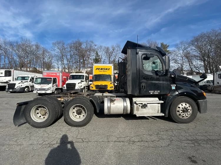 2019 Freightliner Cascadia in Braintree, MA — photo 8