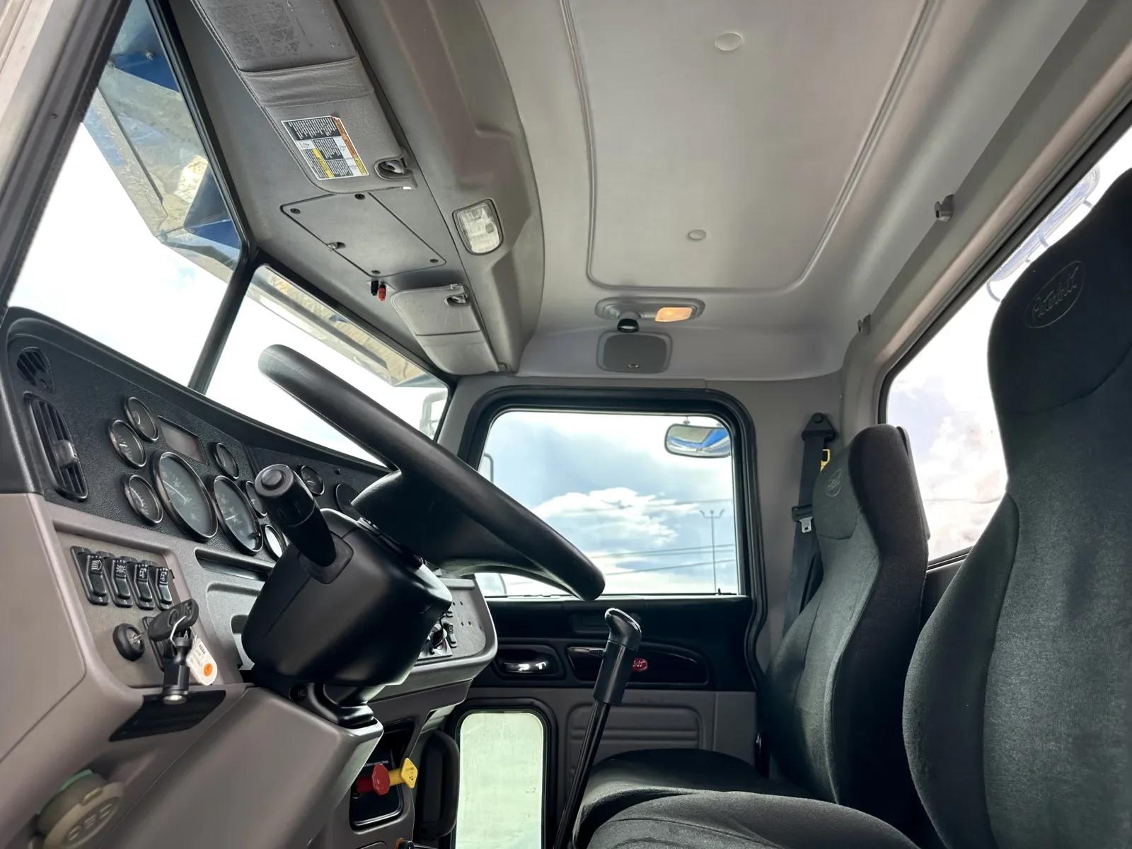 2018 Peterbilt 389 in Hutchins, TX — photo 14