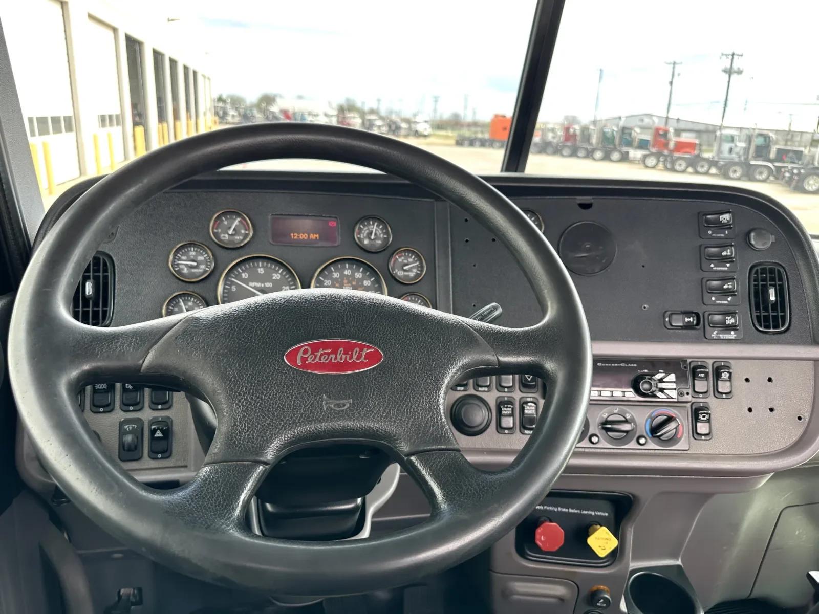 2018 Peterbilt 389 in Hutchins, TX — photo 16