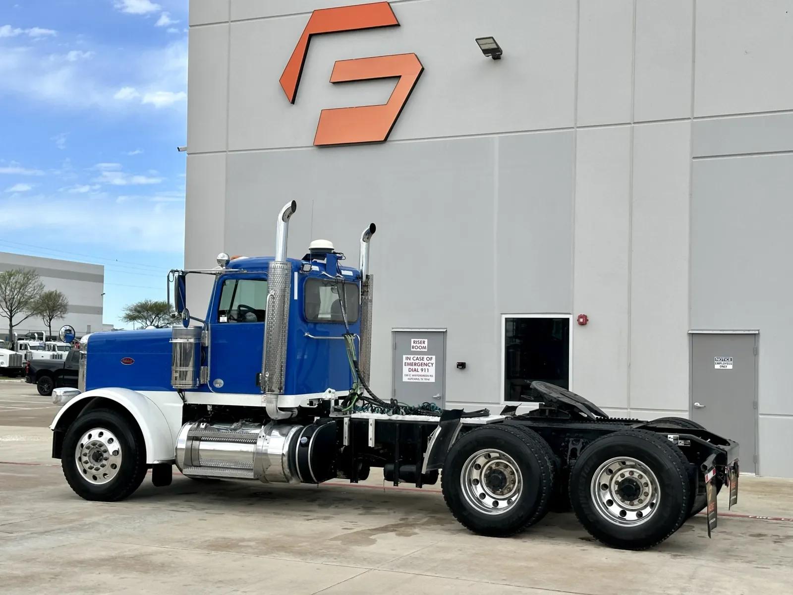 2018 Peterbilt 389 in Hutchins, TX — photo 6