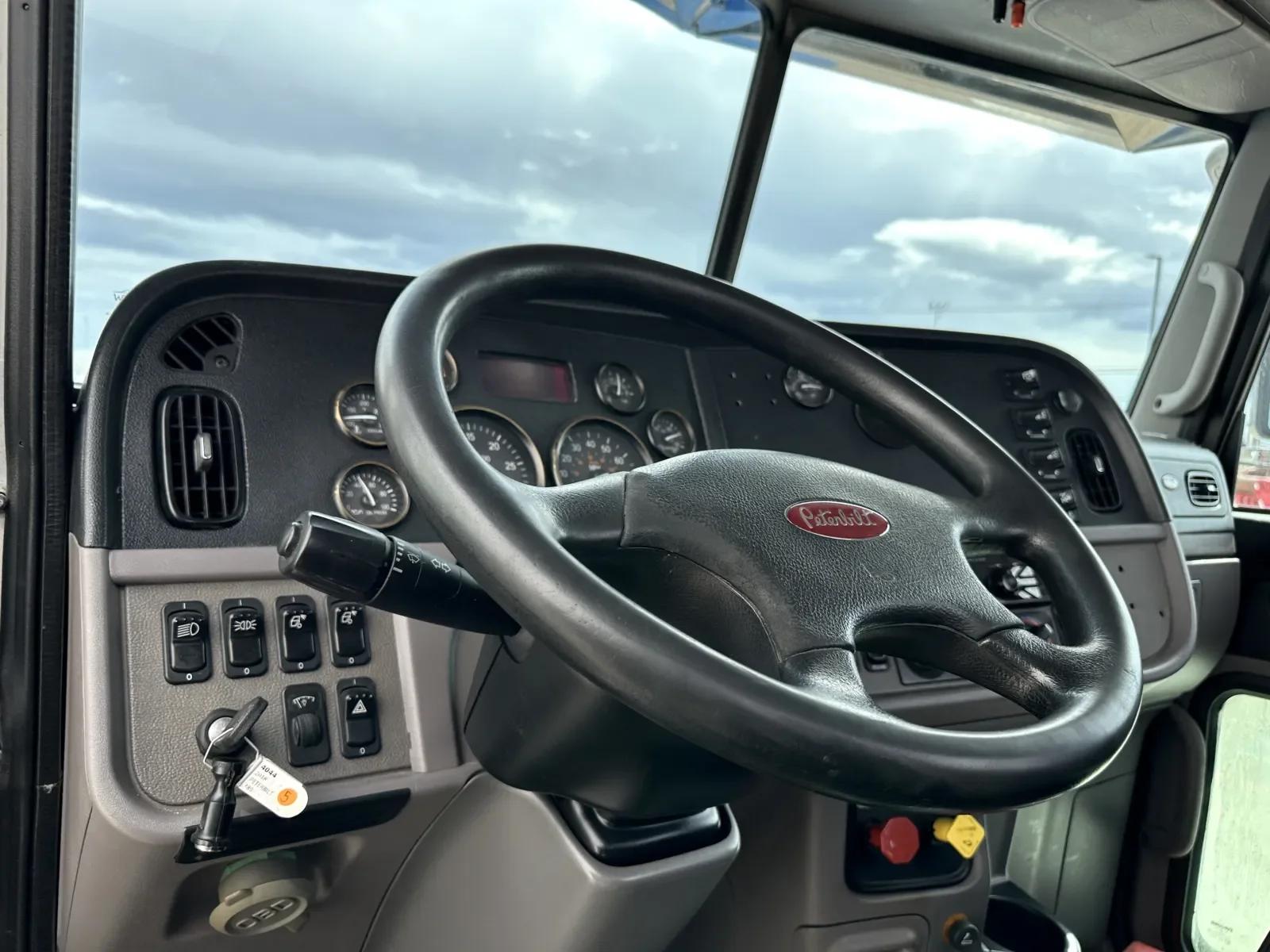 2018 Peterbilt 389 in Hutchins, TX — photo 15