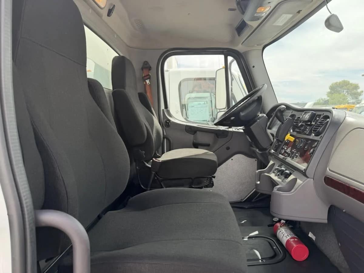 2021 Freightliner M2 106 in Phoenix, AZ — photo 14
