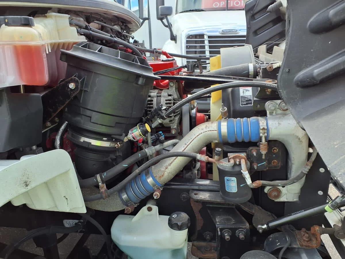 2019 Freightliner M2 106 in Minneapolis, MN — photo 16