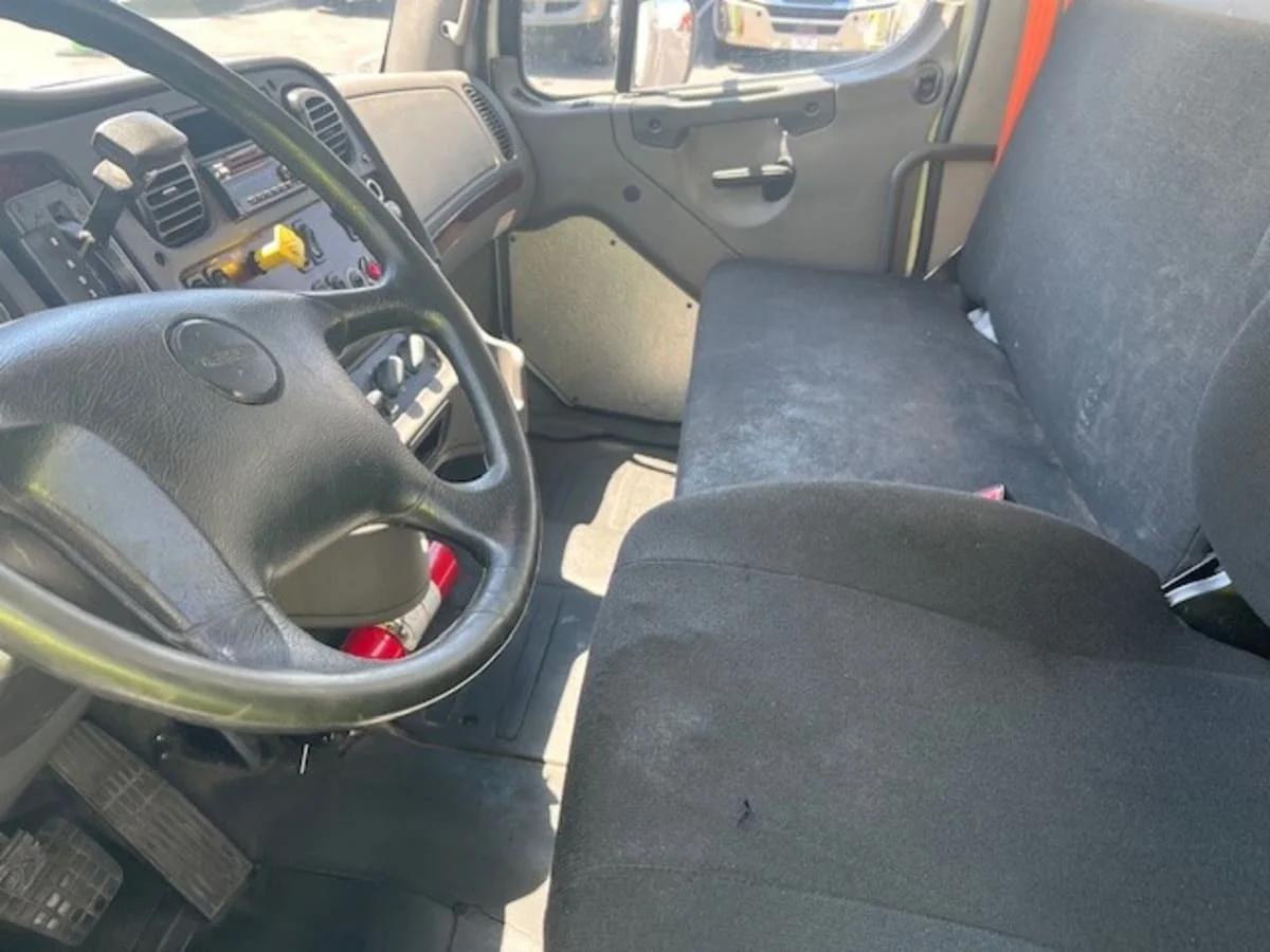 2018 Freightliner M2 106 in Fontana, CA — photo 7