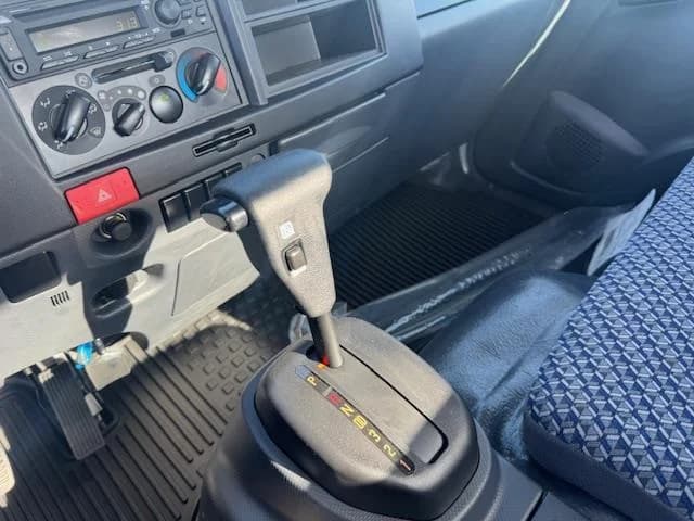 2026 Isuzu NRR — photo 10