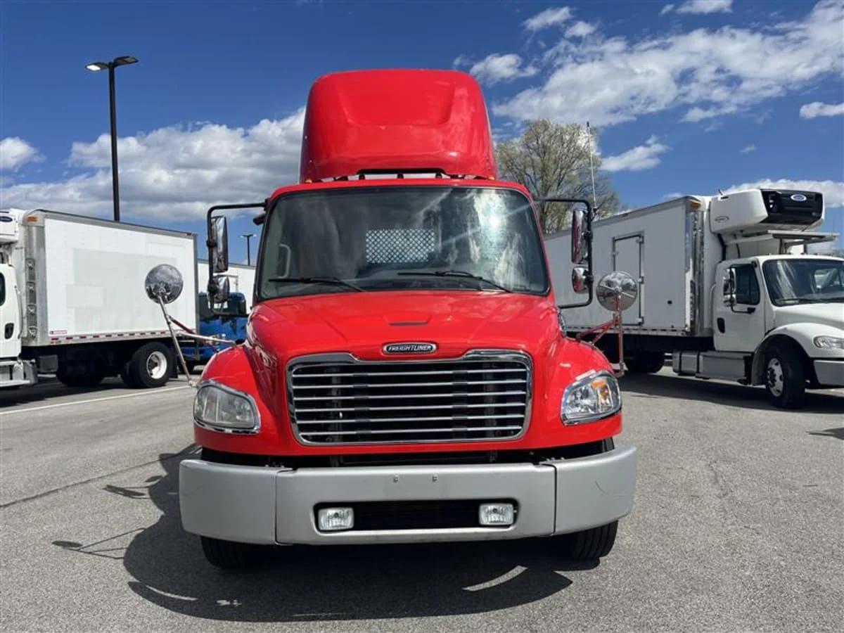 2017 Freightliner M2 106 in Beltsville, MD — photo 2