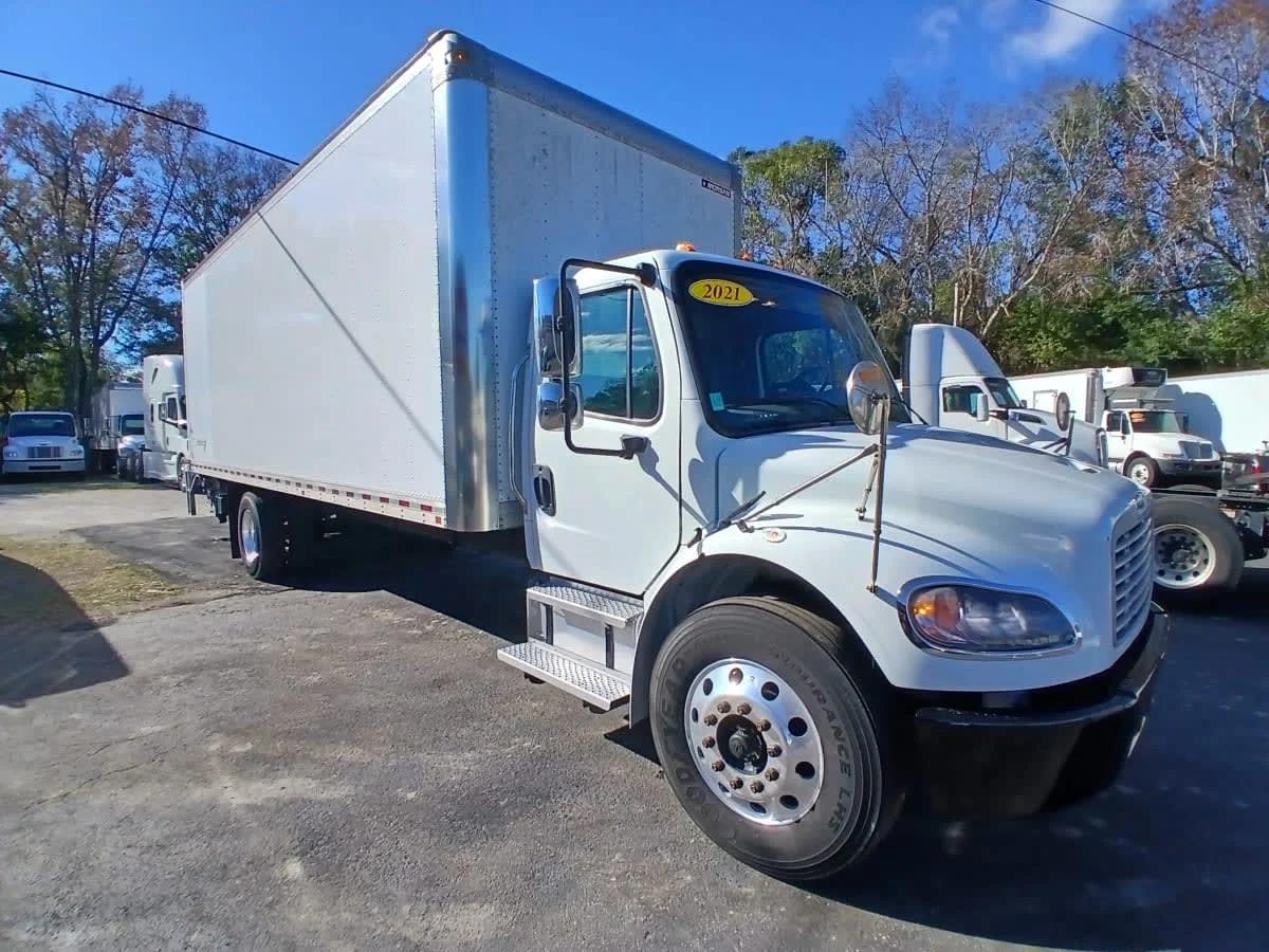 2021 Freightliner M2 106 in Jacksonville, FL — photo 3