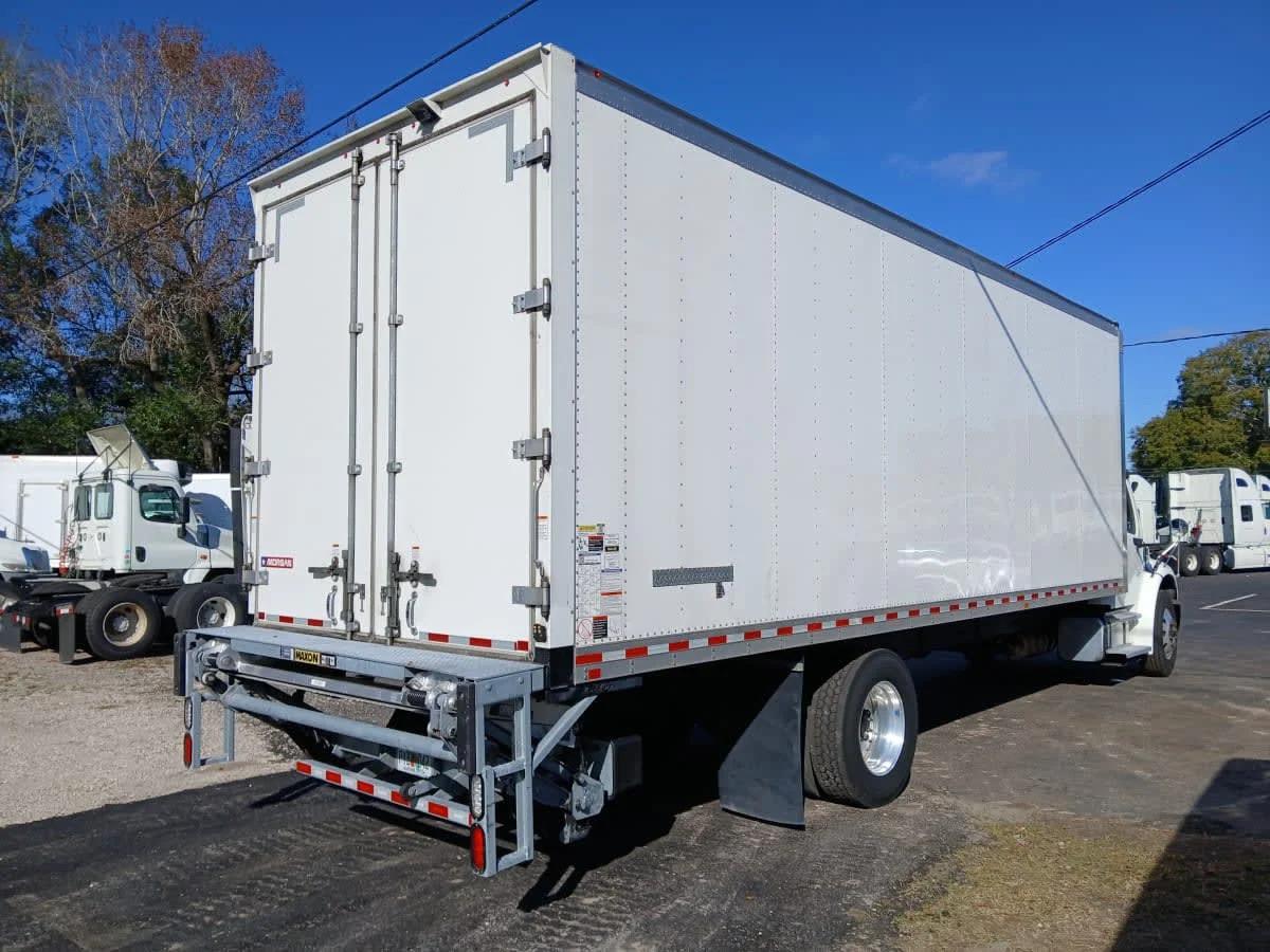 2021 Freightliner M2 106 in Jacksonville, FL — photo 4