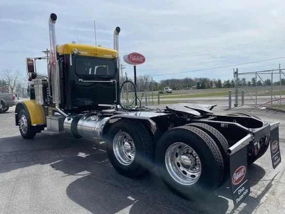 2022 Peterbilt 389 in Lima, OH — photo 4