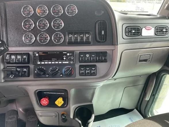 2022 Peterbilt 389 in Lima, OH — photo 13