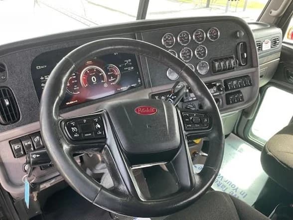 2022 Peterbilt 389 in Lima, OH — photo 12