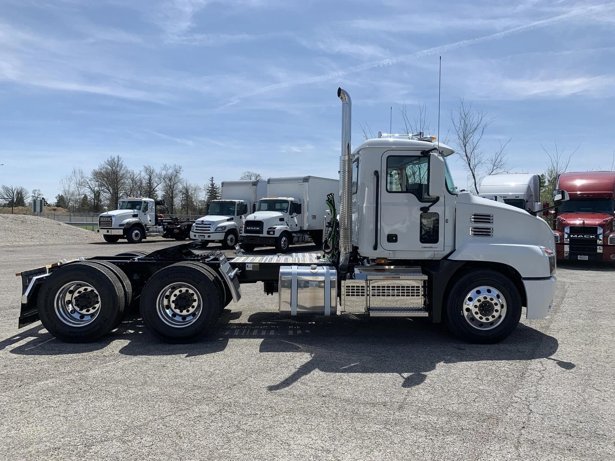 2026 Mack Anthem — photo 6