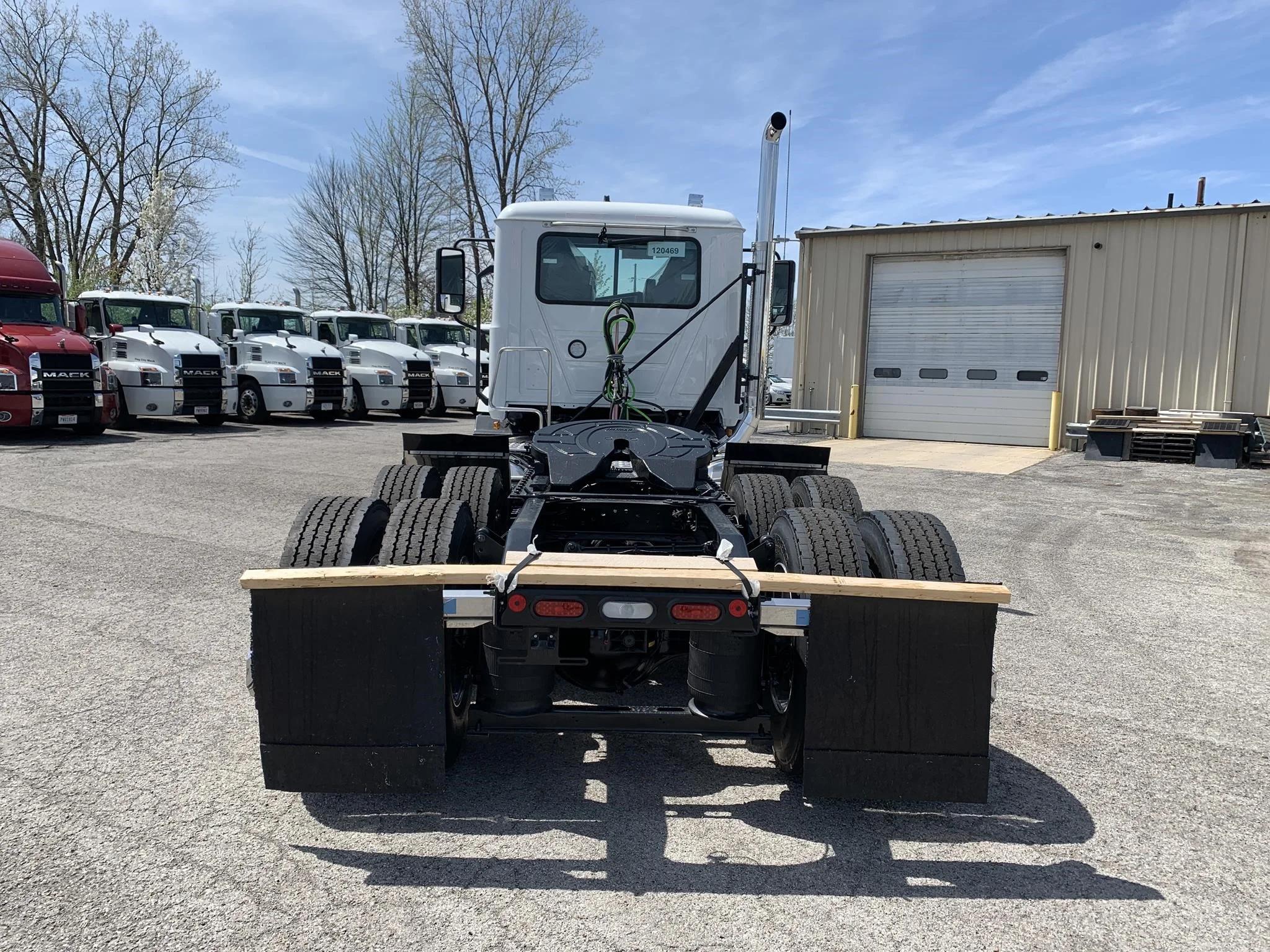 2026 Mack Anthem — photo 4