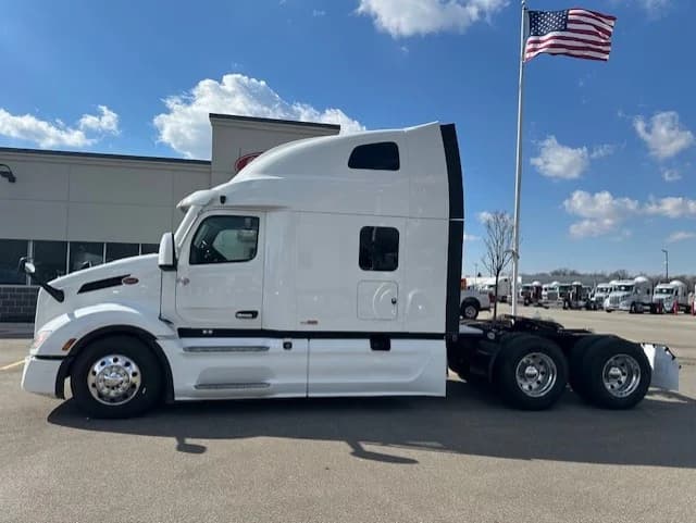 2024 Peterbilt 579 in Dayton, OH — photo 2