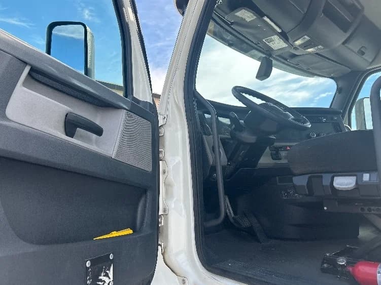 2020 Freightliner Cascadia in Anderson, SC — photo 9