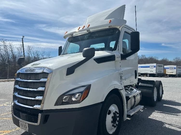 2020 Freightliner Cascadia in Anderson, SC — photo 3