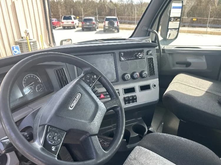 2020 Freightliner Cascadia in Anderson, SC — photo 10