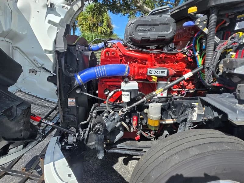 2025 Peterbilt 579 in Fort Lauderdale, FL — photo 7