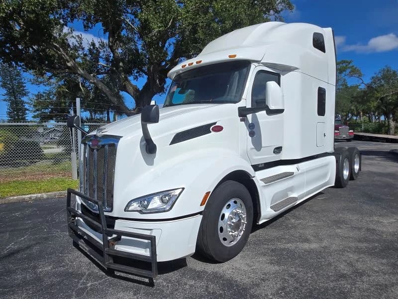 2025 Peterbilt 579 in Fort Lauderdale, FL