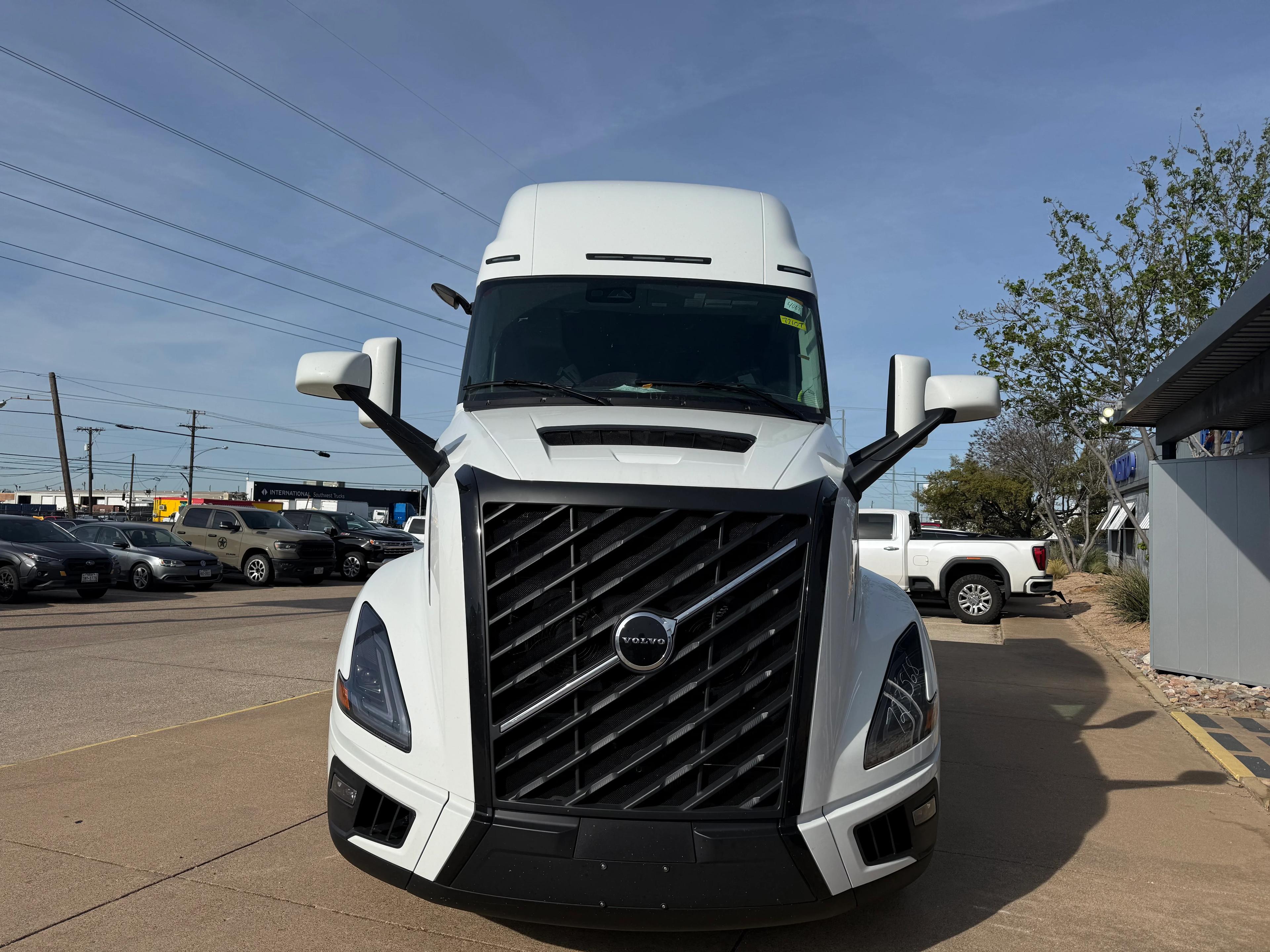 2027 Volvo VNL 860 in Dallas Irving Blvd, TX — photo 2