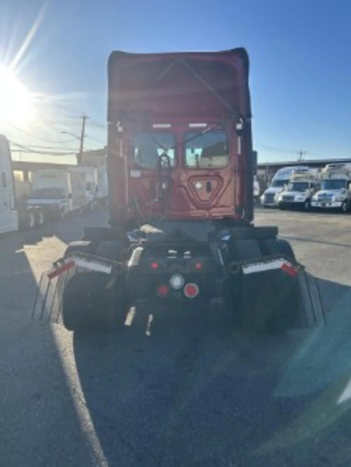 2019 Freightliner Cascadia in Kearny, NJ — photo 5
