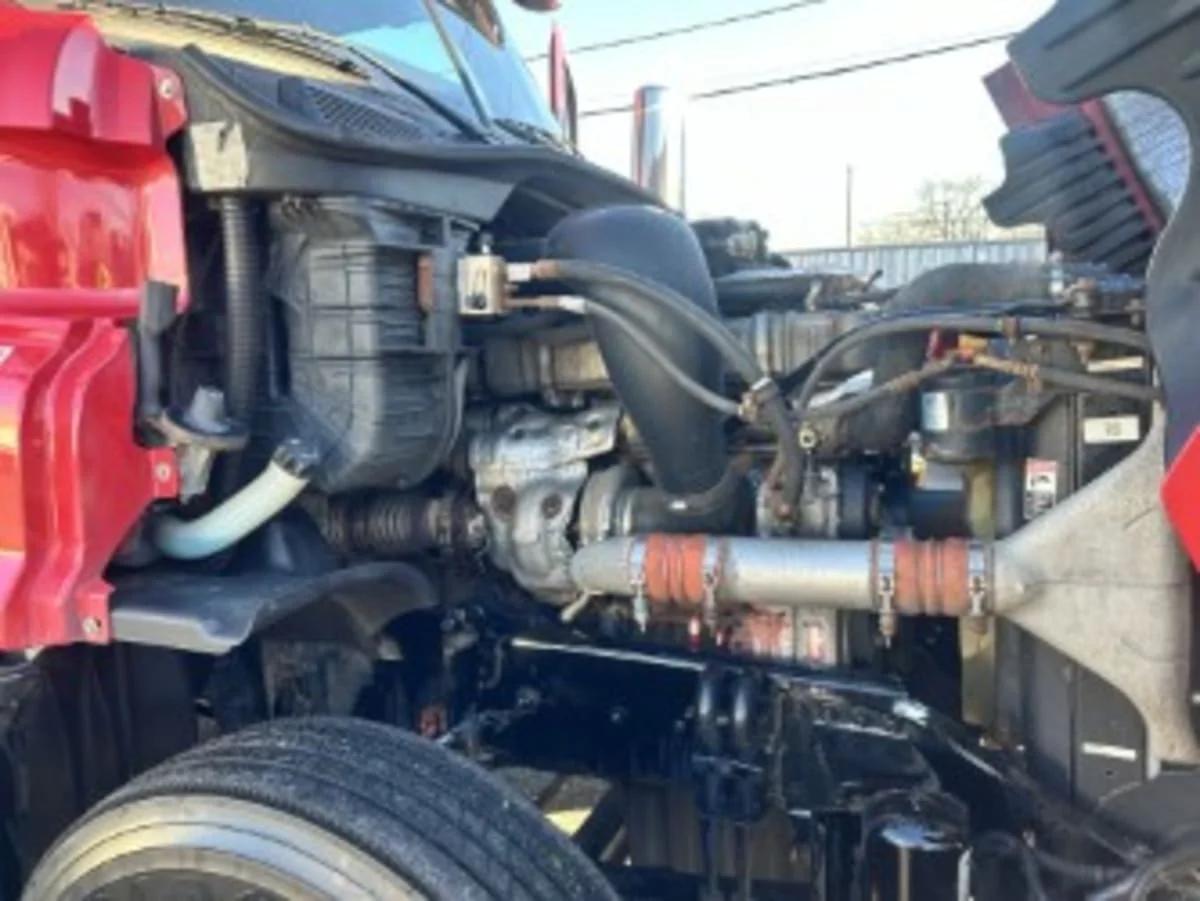 2019 Freightliner Cascadia in Kearny, NJ — photo 8