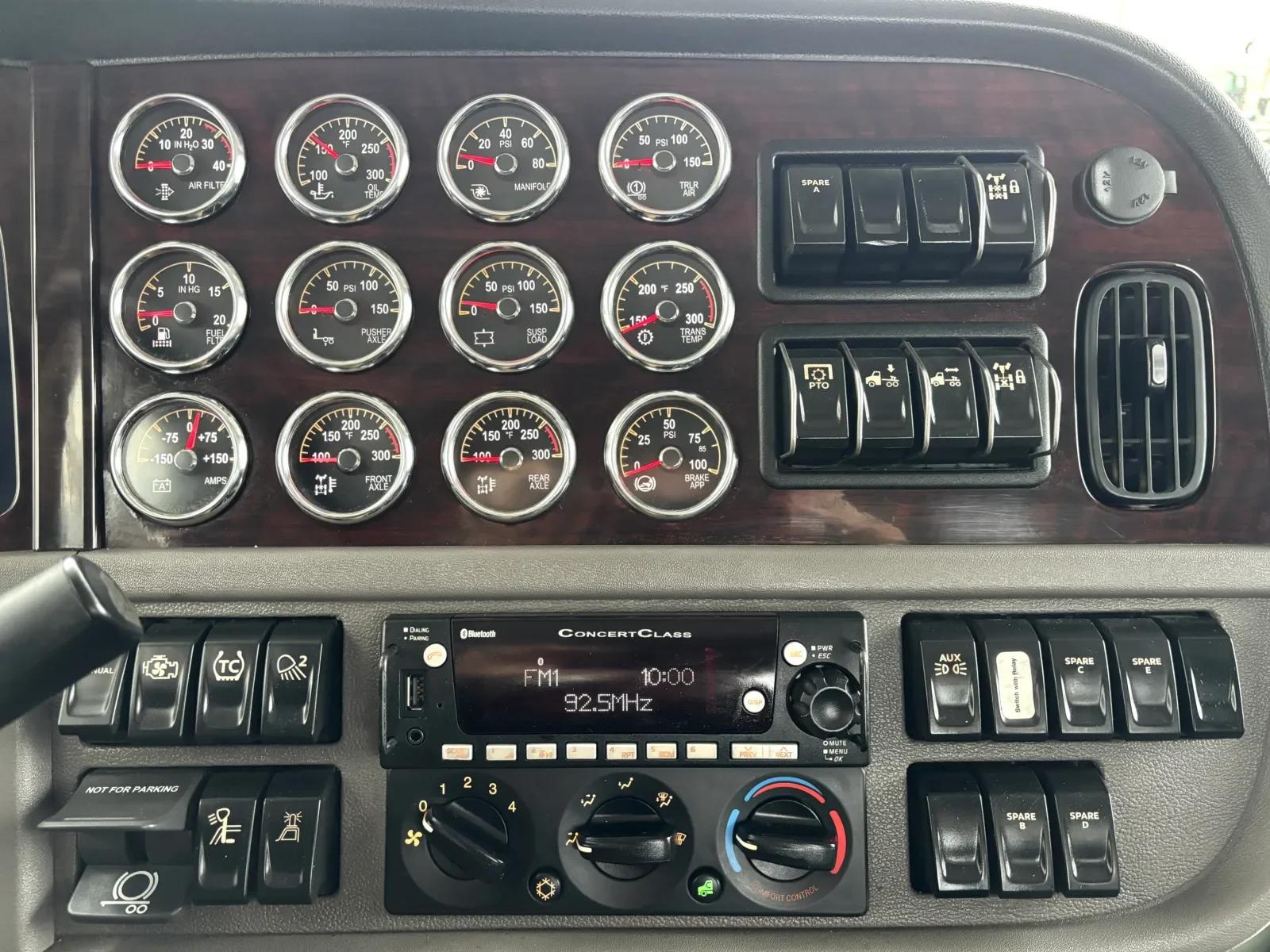 2023 Peterbilt 389 in Hutchins, TX — photo 18