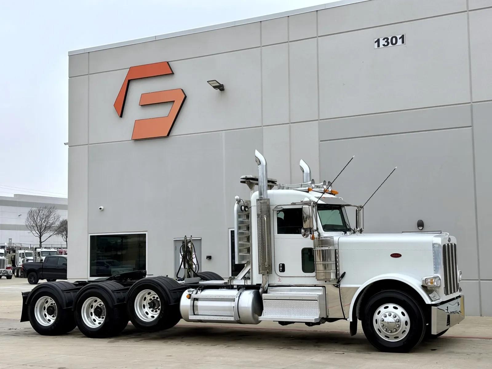 2023 Peterbilt 389