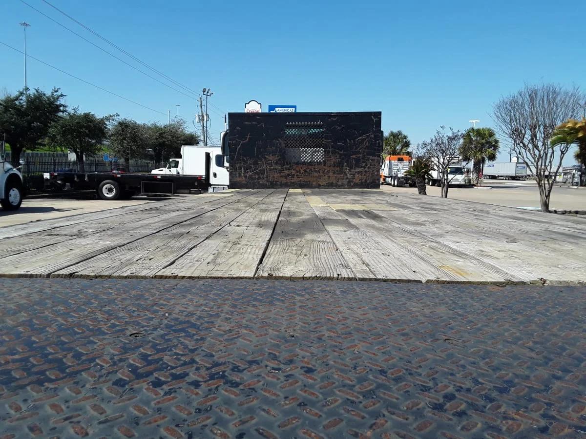 2014 Freightliner M2 106 in Houston, TX — photo 8