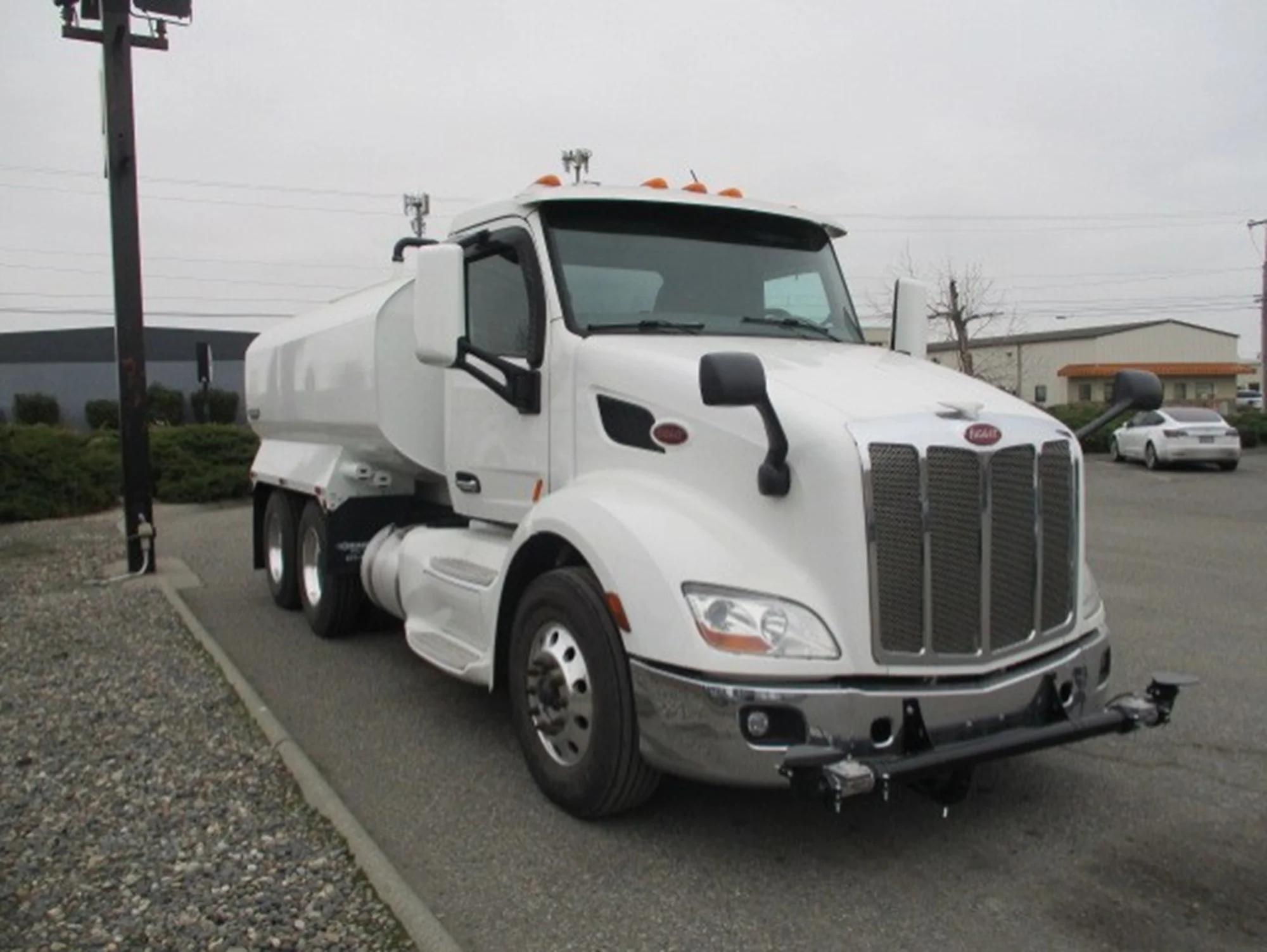 2016 Peterbilt 579 in Pasco, WA, WA — photo 2