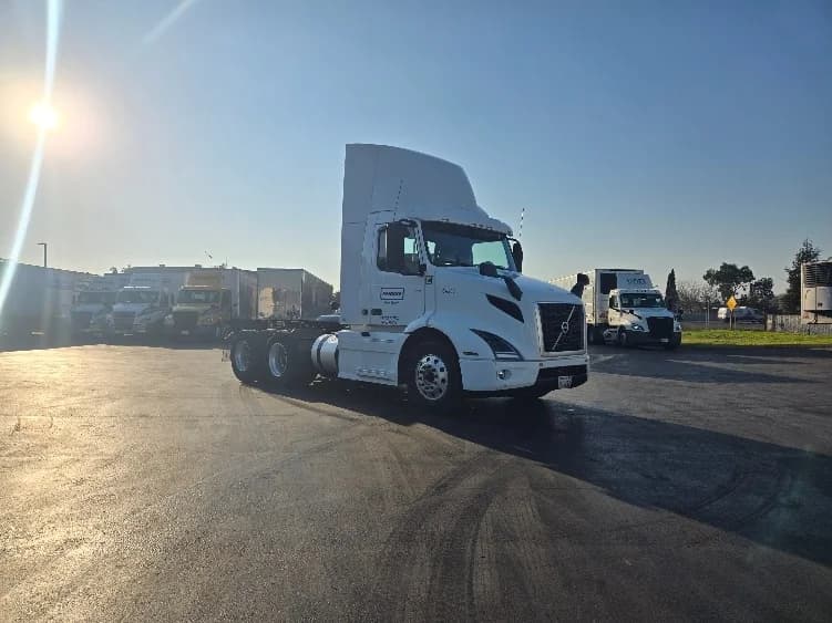 2020 Volvo VNR 640