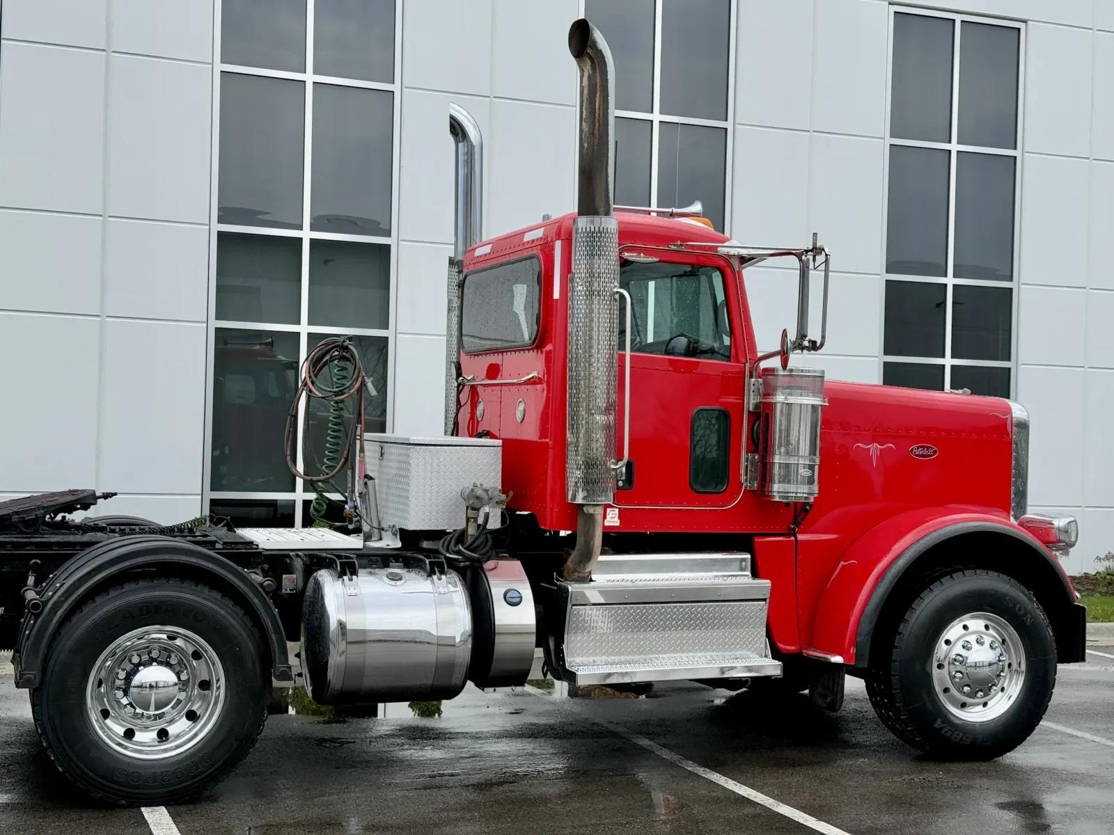 2021 Peterbilt 389 in New Lenox, IL — photo 7