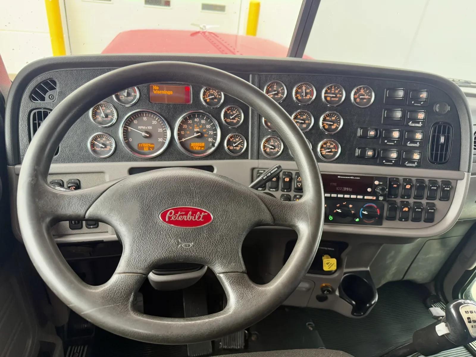 2021 Peterbilt 389 in New Lenox, IL — photo 16