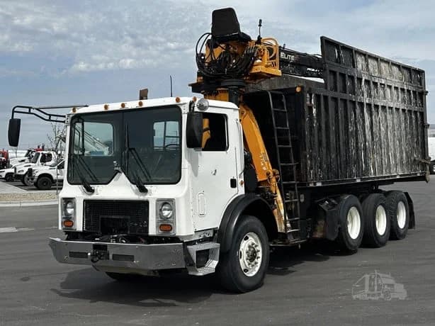2003 Mack 