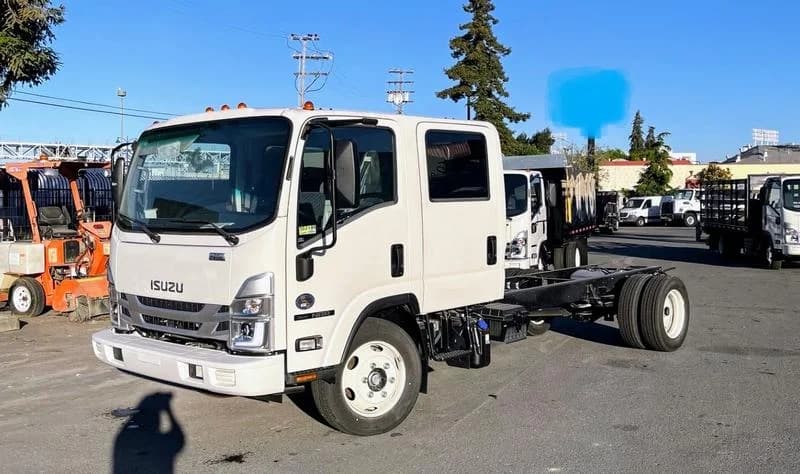 2024 Isuzu in Golden Gate