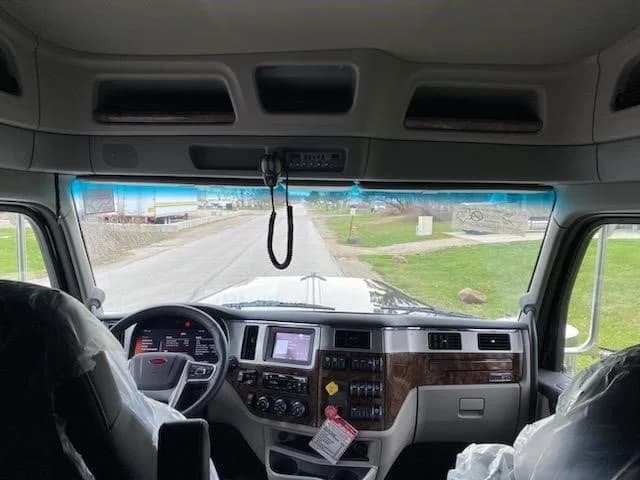 2025 Peterbilt 589 in Zanesville, OH — photo 21