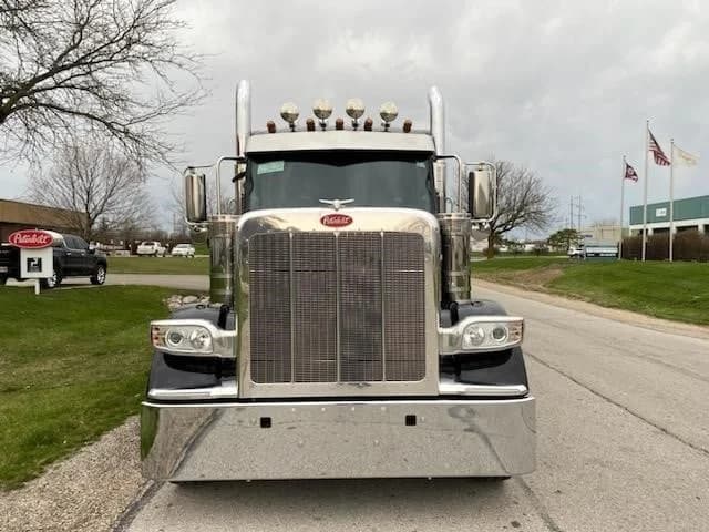 2025 Peterbilt 589 in Zanesville, OH — photo 9