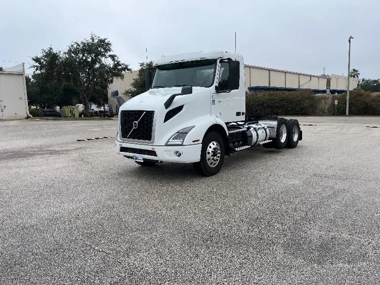 2022 Volvo in Tampa, FL — photo 3