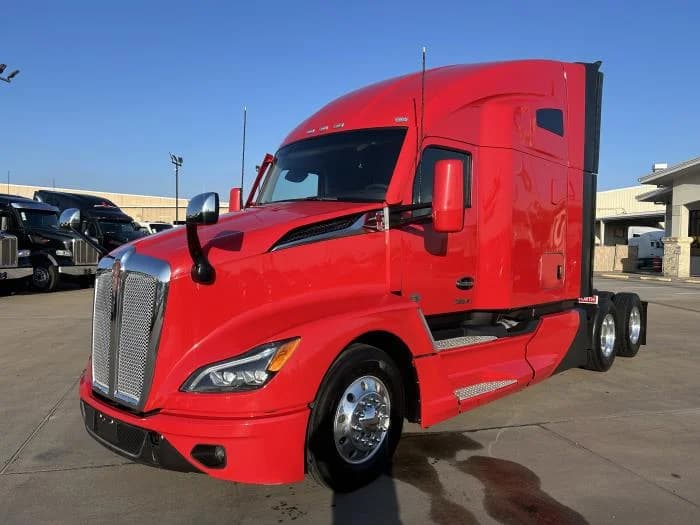 2024 Kenworth T680 in Houston, TX — photo 2