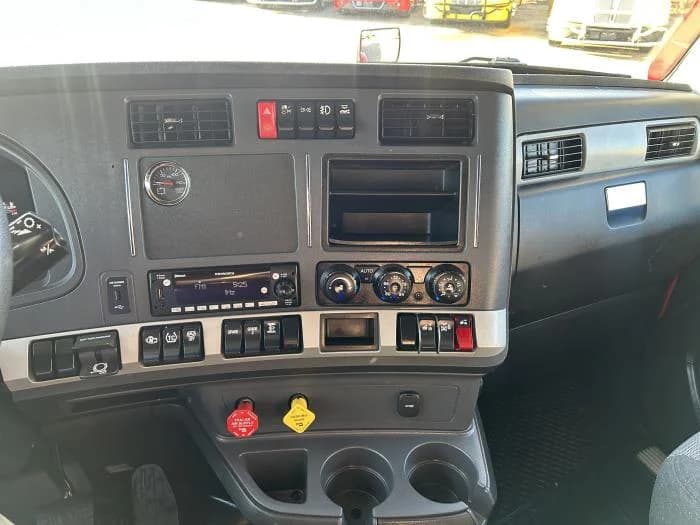2024 Kenworth T680 in Houston, TX — photo 38