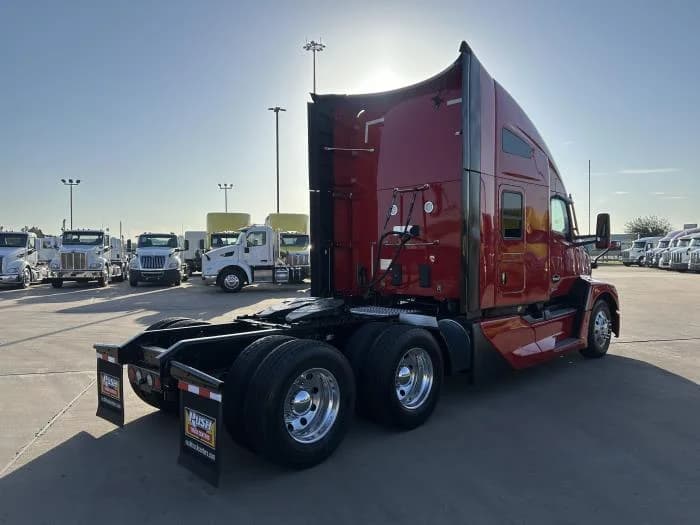 2024 Kenworth T680 in Houston, TX — photo 6