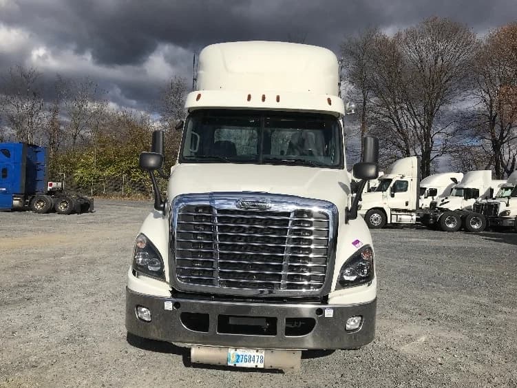 2019 Freightliner Cascadia in Cleona, PA — photo 2