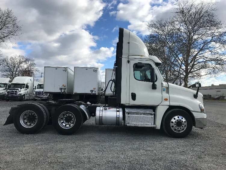 2019 Freightliner Cascadia in Cleona, PA — photo 8