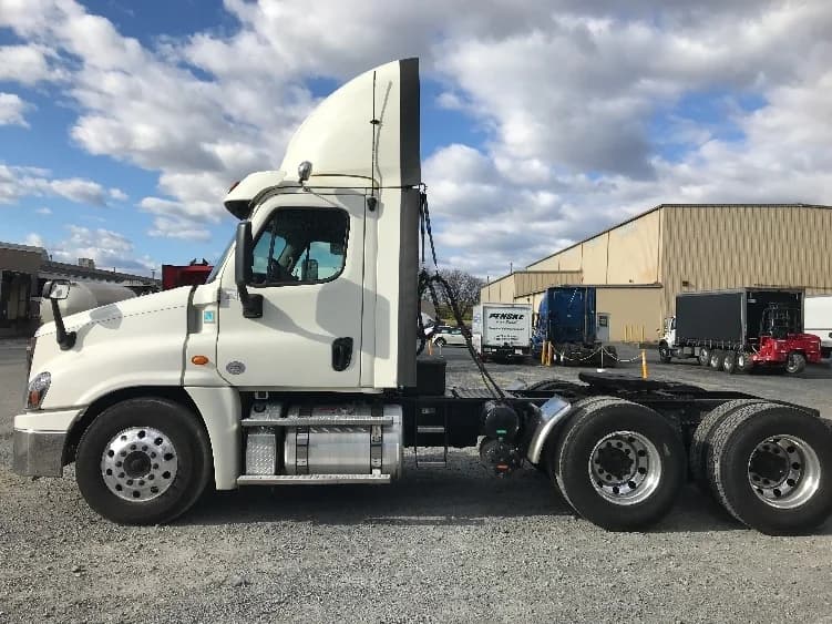2019 Freightliner Cascadia in Cleona, PA — photo 4