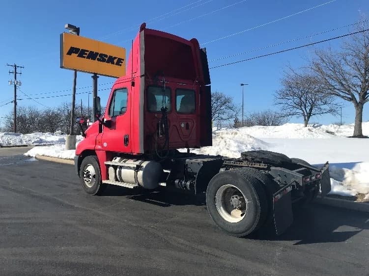 2019 Freightliner Cascadia in Allentown, PA — photo 5