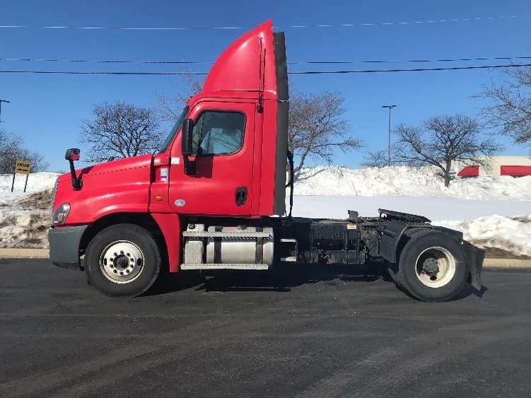 2019 Freightliner Cascadia in Allentown, PA — photo 4