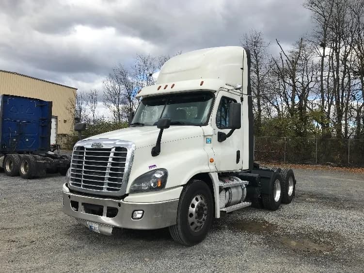 2019 Freightliner Cascadia in Cleona, PA — photo 3