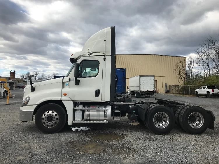 2019 Freightliner Cascadia in Cleona, PA — photo 4