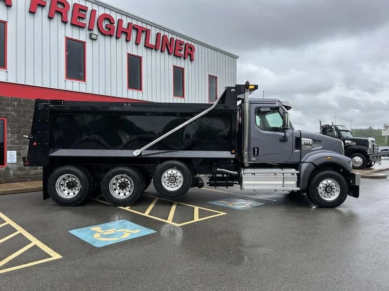 2025 Western Star 49X in Pittsburgh, PA — photo 3